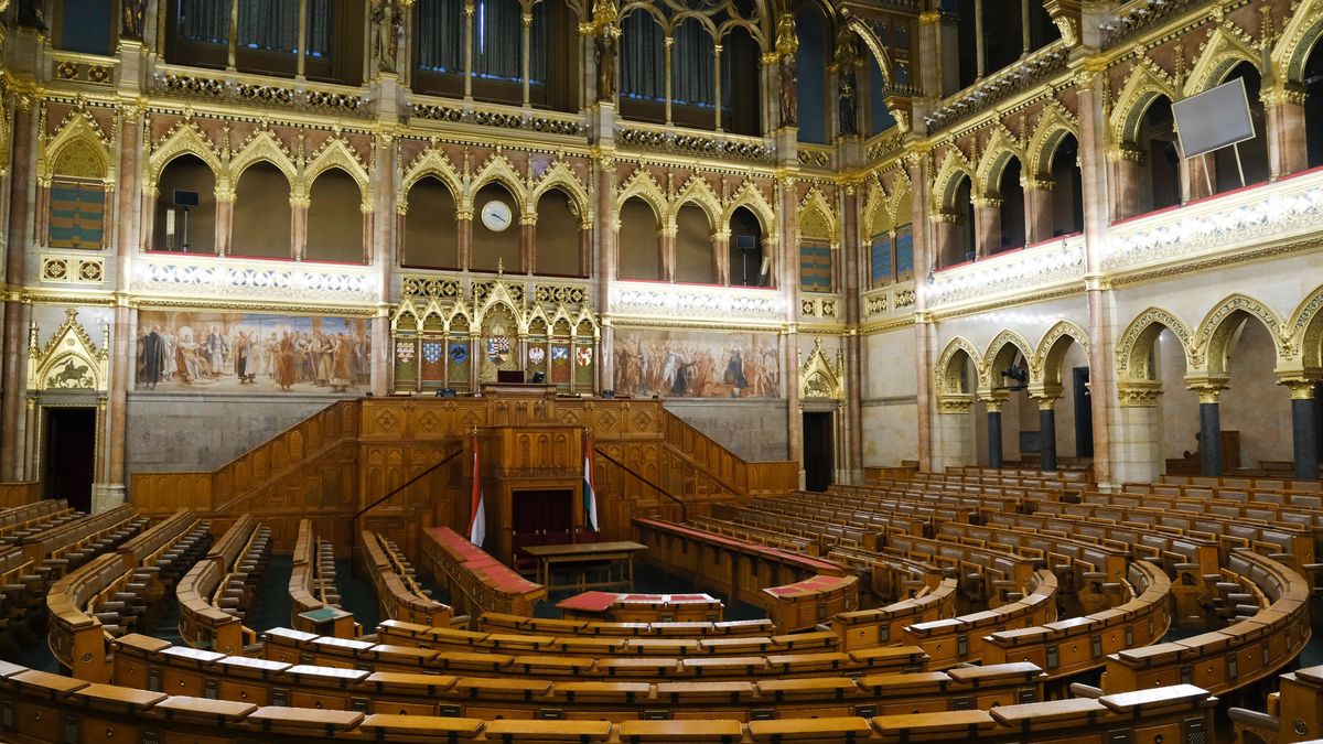 Maďarský parlament přijal zákon o zpřístupnění dokumentů státní bezpečnosti
