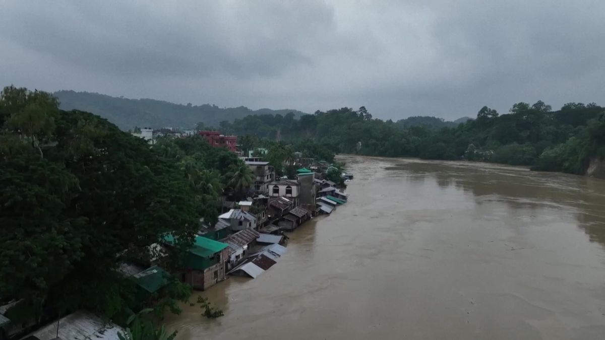 Video: Záplavy drtí Bangladéš, mrtvých jsou desítky