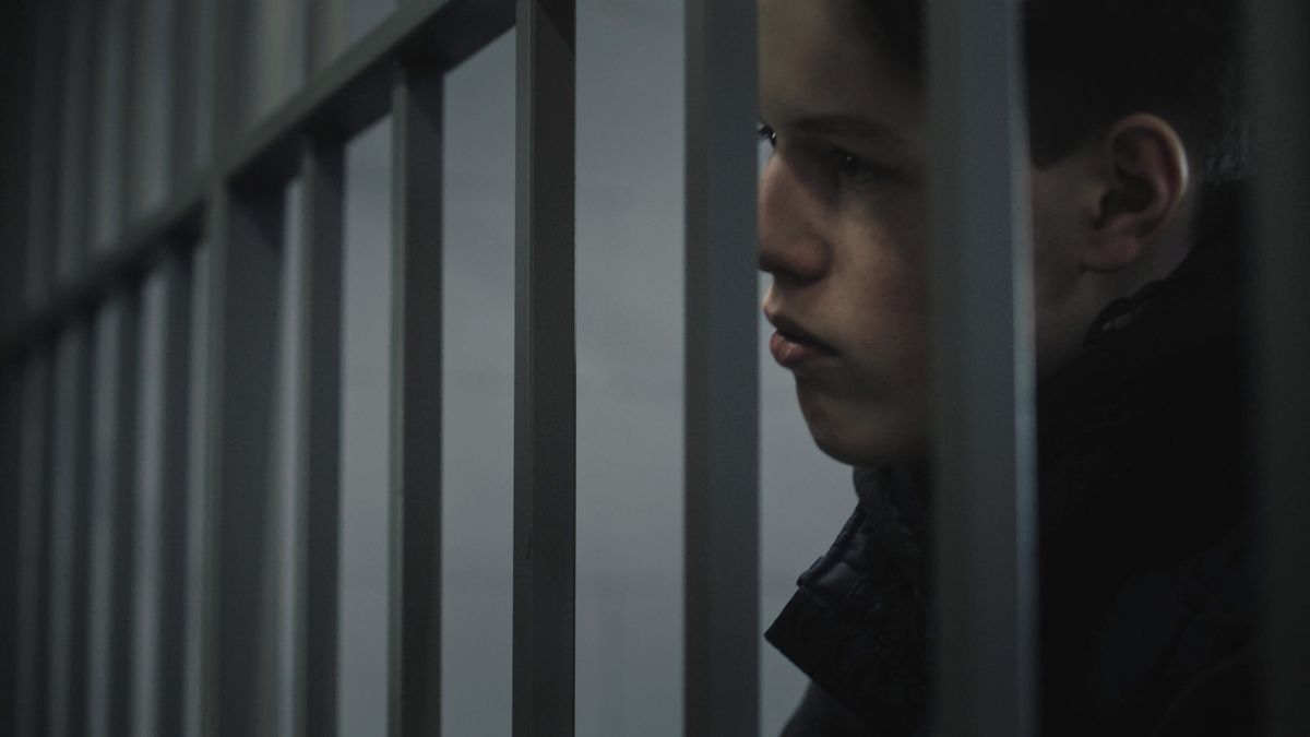 „První mrtvola na kontě.“ Švédské gangy verbují děti, vláda chce přitvrdit