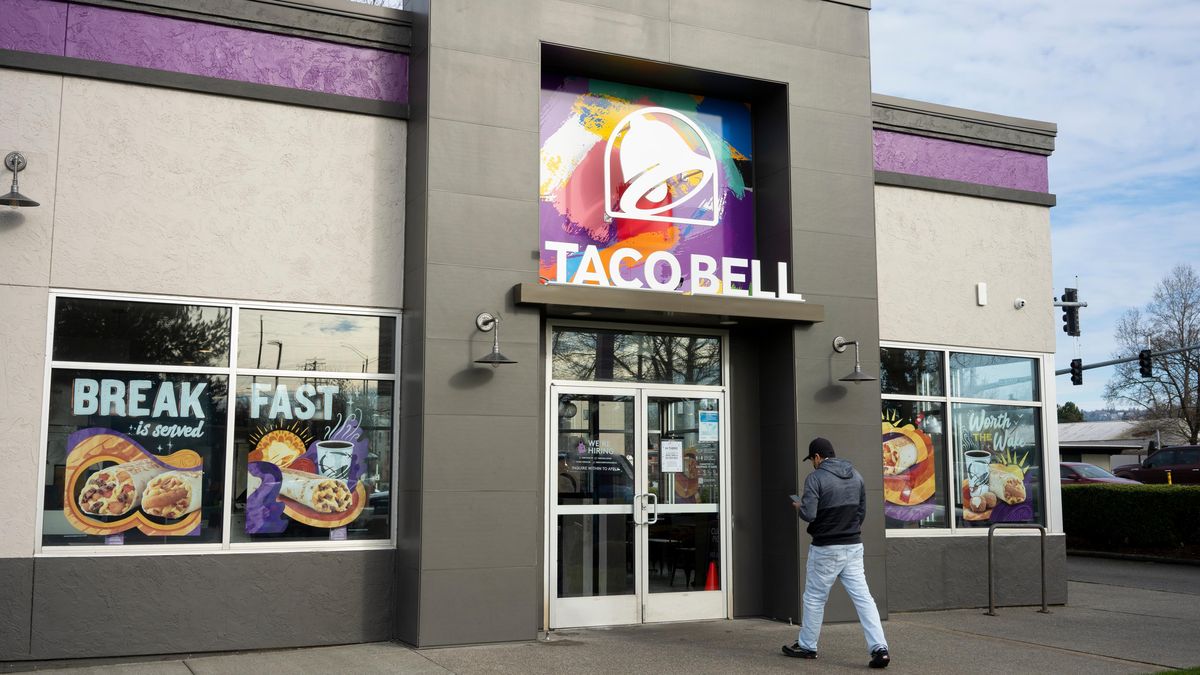 Část prodejen Taco Bell stahuje z prodeje salát, způsoboval explozivní průjem