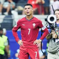 Konec v slzách. Fenomén Cristiano Ronaldo oplakal vyřazení od Španělska. A nestranní fanoušci zaplakali nad tím, jak se jeden z nejlepších fotbalistů historie prezentoval. Ronaldo brzdil tým, vztekal se, mával rukama. Portugalsko mělo na papíře jednu z nejlepších záloh celého MS, ale kapitán už byl jen svým stínem.