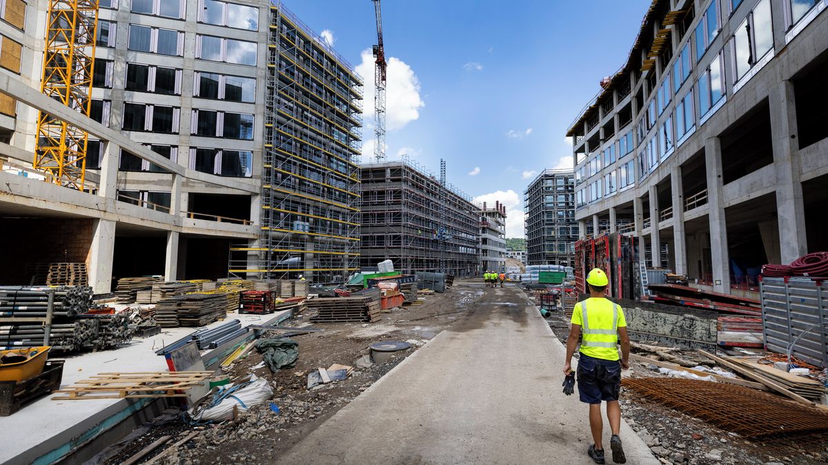Staveniště, kterým projde 50 miliard. Podívejte se na novou pražskou čtvrť