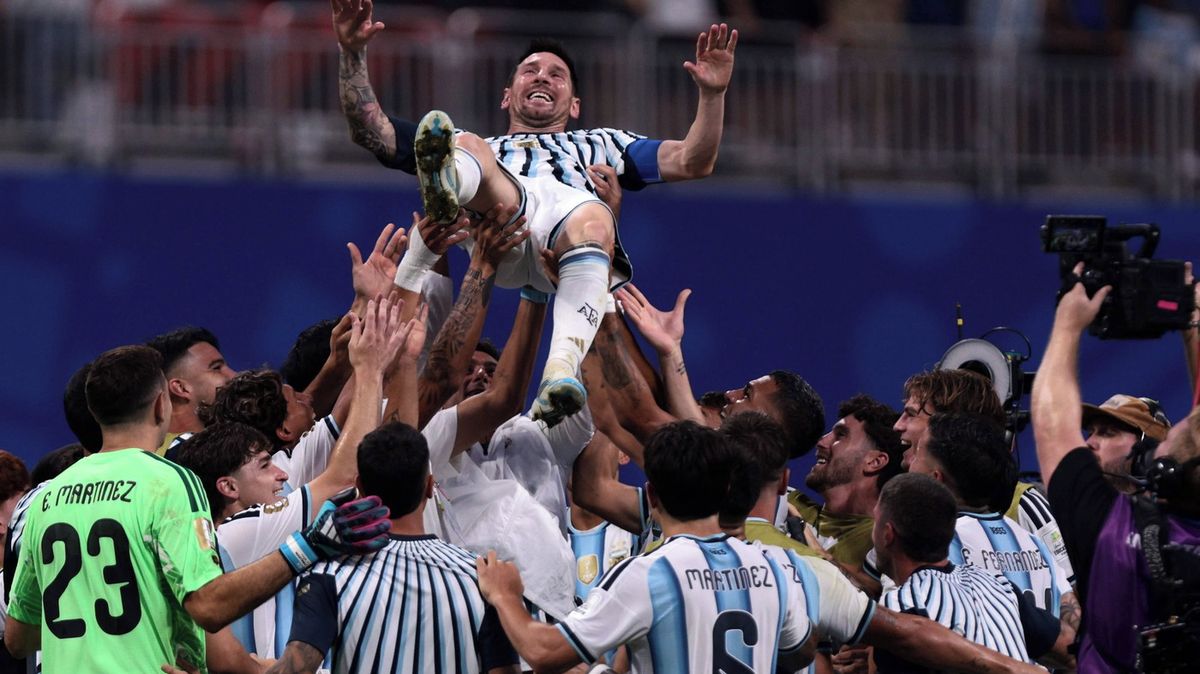 Přemlouval Messiho, ať nekončí. Povedlo se a Argentinu čeká Švýcarsko