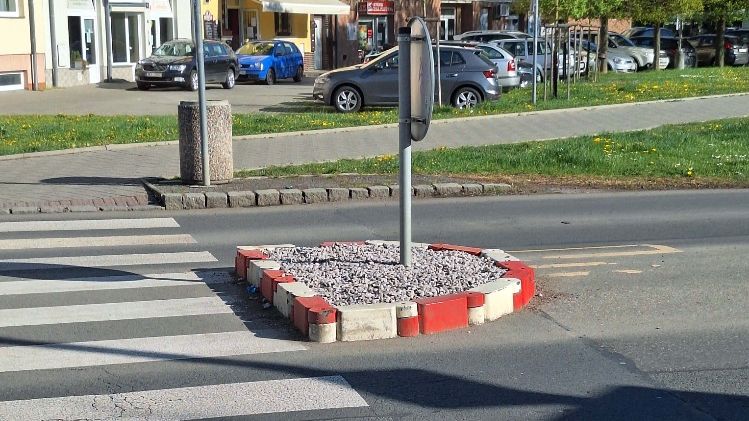 Věčné provizorium. Z plastového „lega“ na ulicích se stává standard