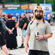 Hotovost ani platební karty prodejci nepřijímají. „Je to tak moderní systém, dobrý i pro fanouška, i pro pořadatele, že už to nikdy nebude jinak,“ říká za organizátory Jiří Daron.
