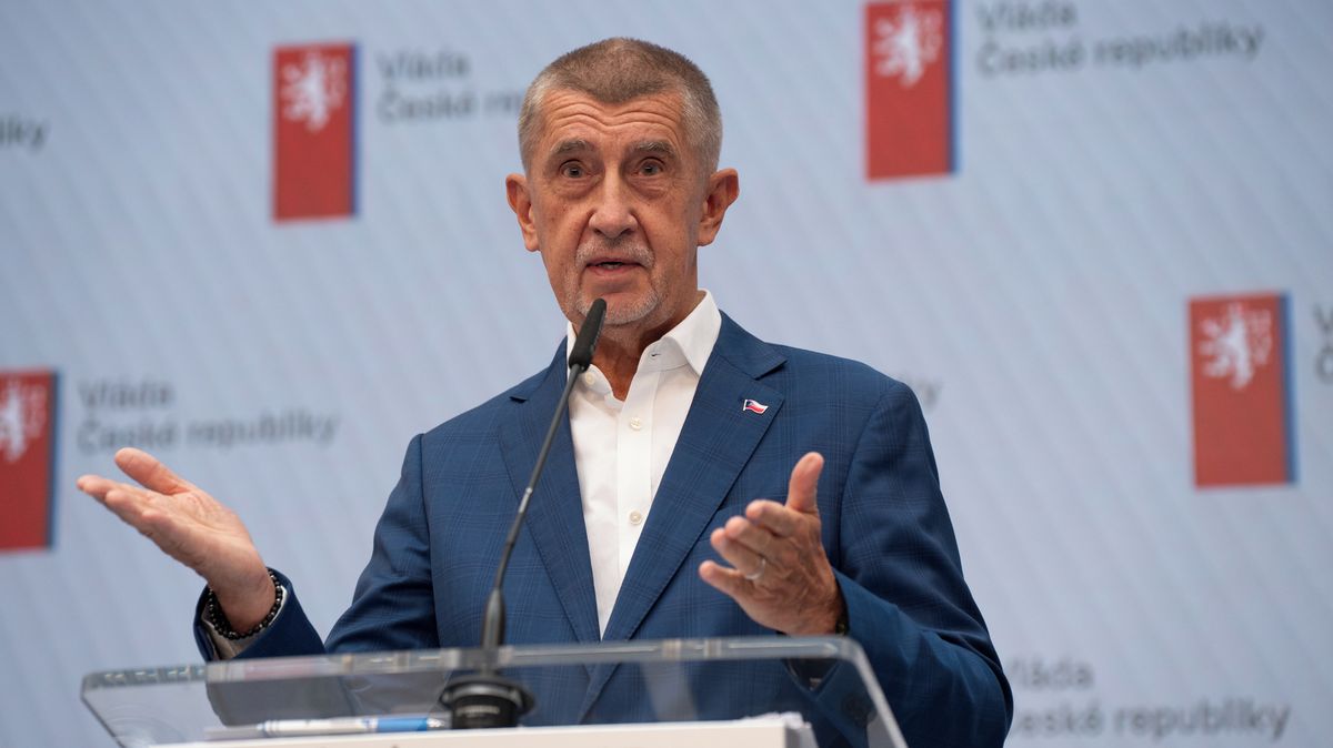 Z extrémní kohabitace do ústavní války? Spor vlády a Hradu se prohlubuje
