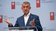 „Aktivistické veto.“ Členové vlády dál pokračují s výpady vůči Hradu