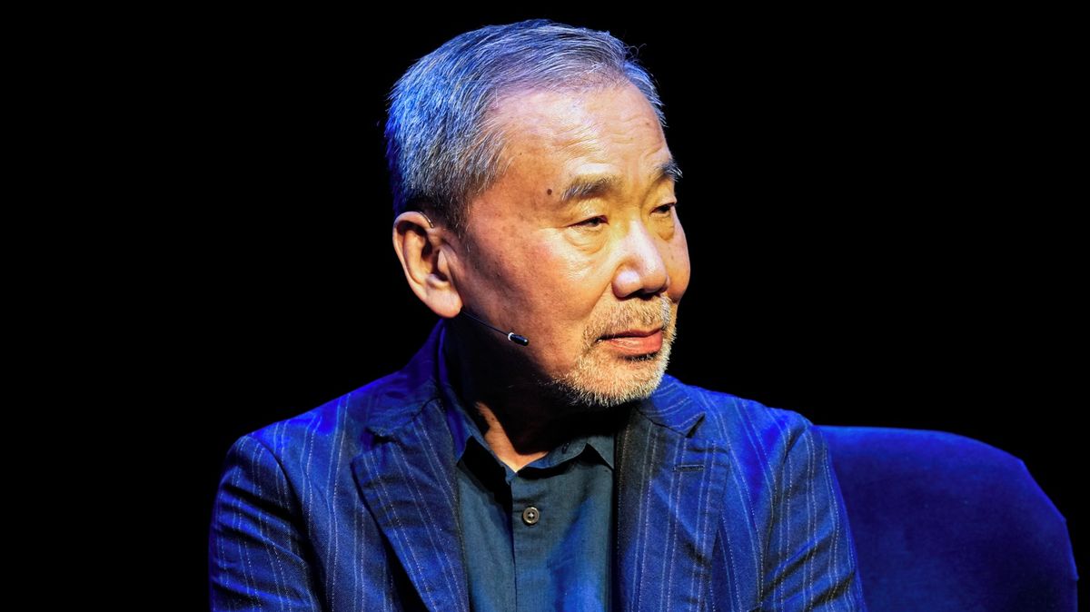 Mladé ženě se začnou dít podivné věci. Murakami napsal první román s hrdinkou