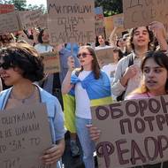 Deník Ukrajinská pravda píše o protestech také v Ivano-Frankivsku, ve Vinnycji, Lucku, Dnipru nebo Oděse. (Lvov, 16. července).