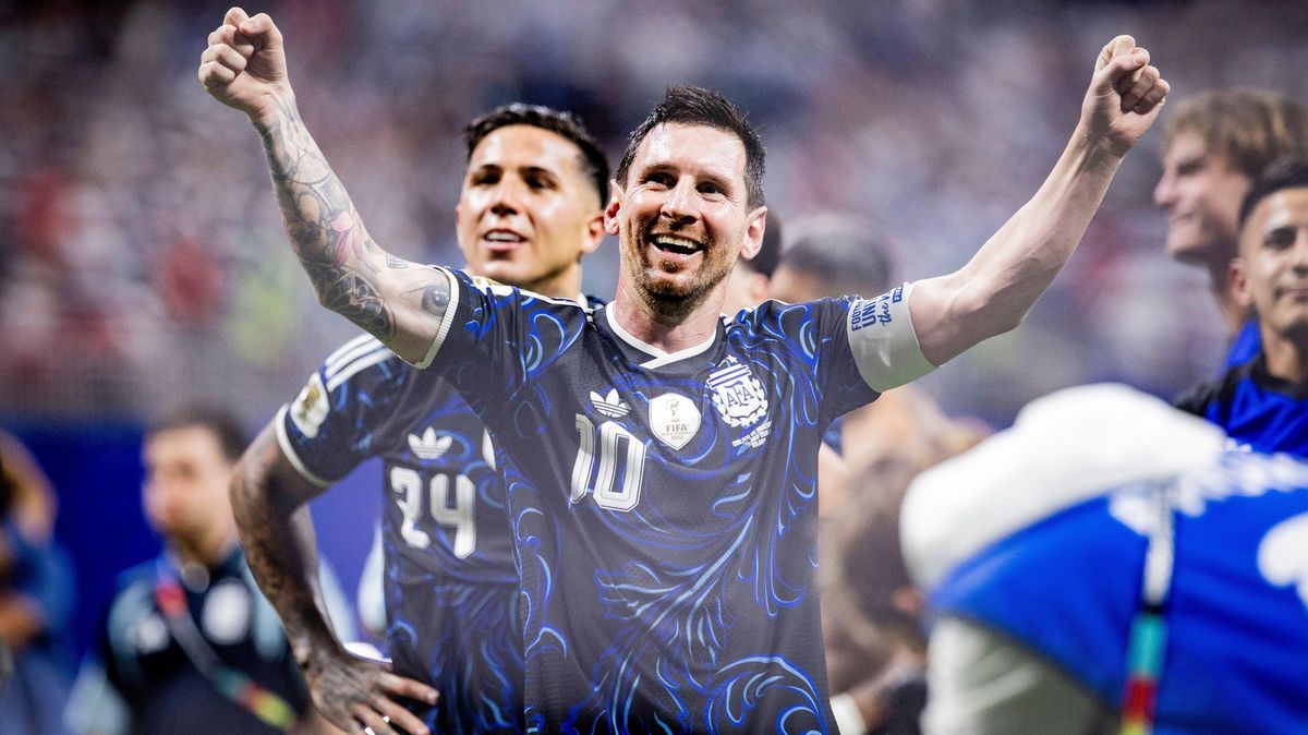 „Jsi bůh fotbalu. Jako Diego.“ Argentina se klaní Messimu
