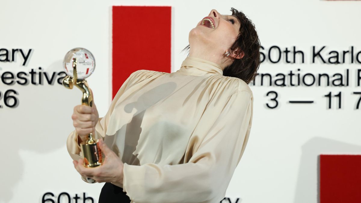 Foto: Červený koberec a rozesmátá Juliette Binoche. Skončil 60. ročník Varů