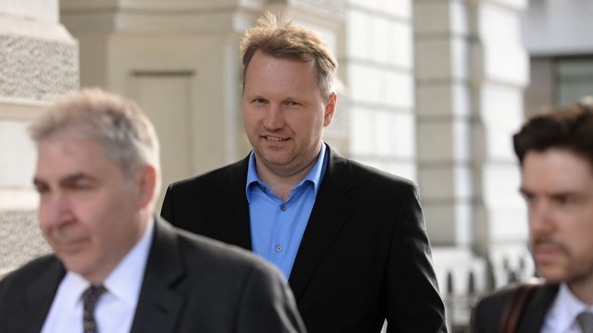 Soud uložil Savovovi devět let vězení a desetiletý zákaz činnosti