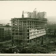Ve své době se jednalo o nejmodernější skladový objekt v Československu, který se posléze stal významnou architektonickou památkou.