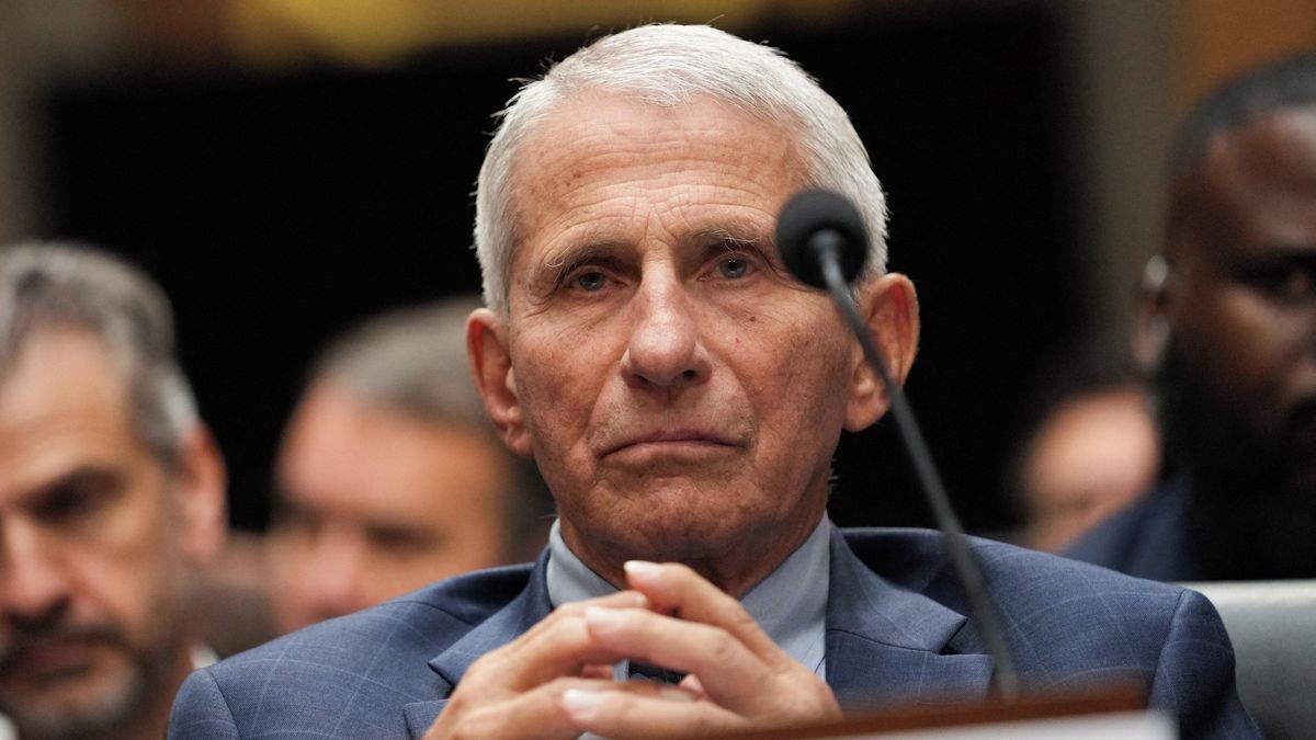 Fauci pod palbou otázek. Imunolog rozlítil senátory, když odmítl vypovídat