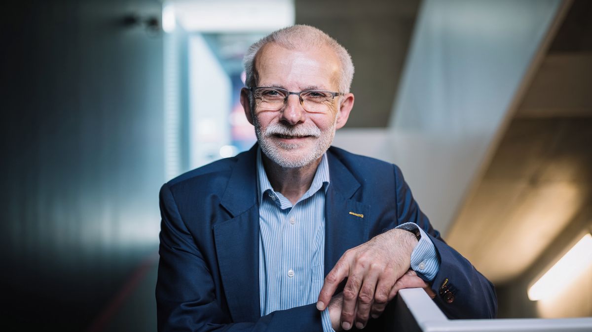 Studentům dávám v pátek volno, můžou podnikat, říká ředitel kandidující do Senátu