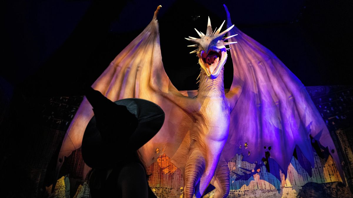 Sedněte si do Hagridova křesla nebo si zkuste zahrát Famfrpál. V Praze začala světová výstava Harryho Pottera