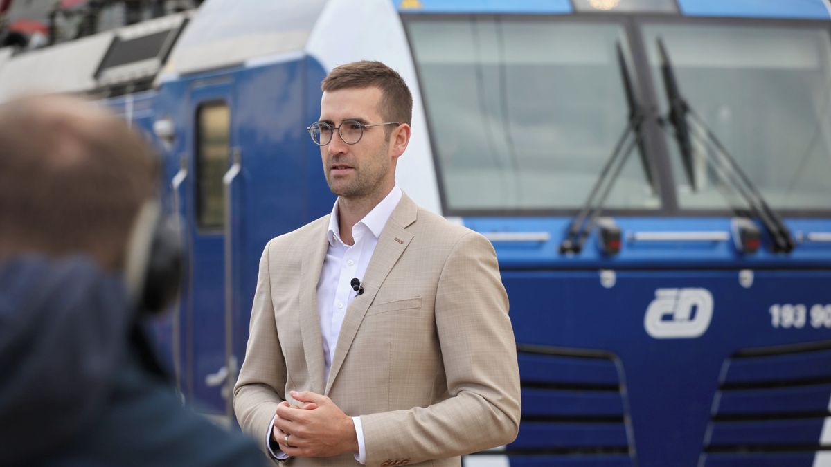 Šéf Českých drah vrátil bezpečnostní prověrku. Ministr to nařídil prošetřit