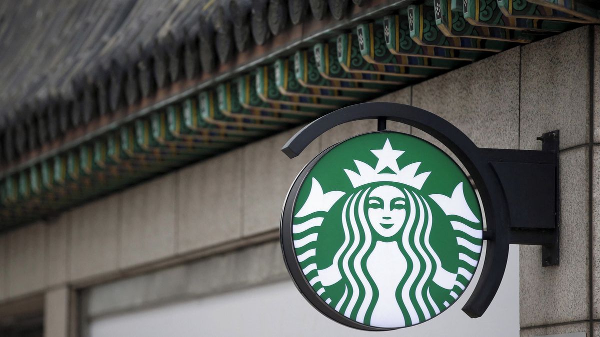 Policisté prohledali sídlo Starbucks Korea kvůli kontroverzní kampani