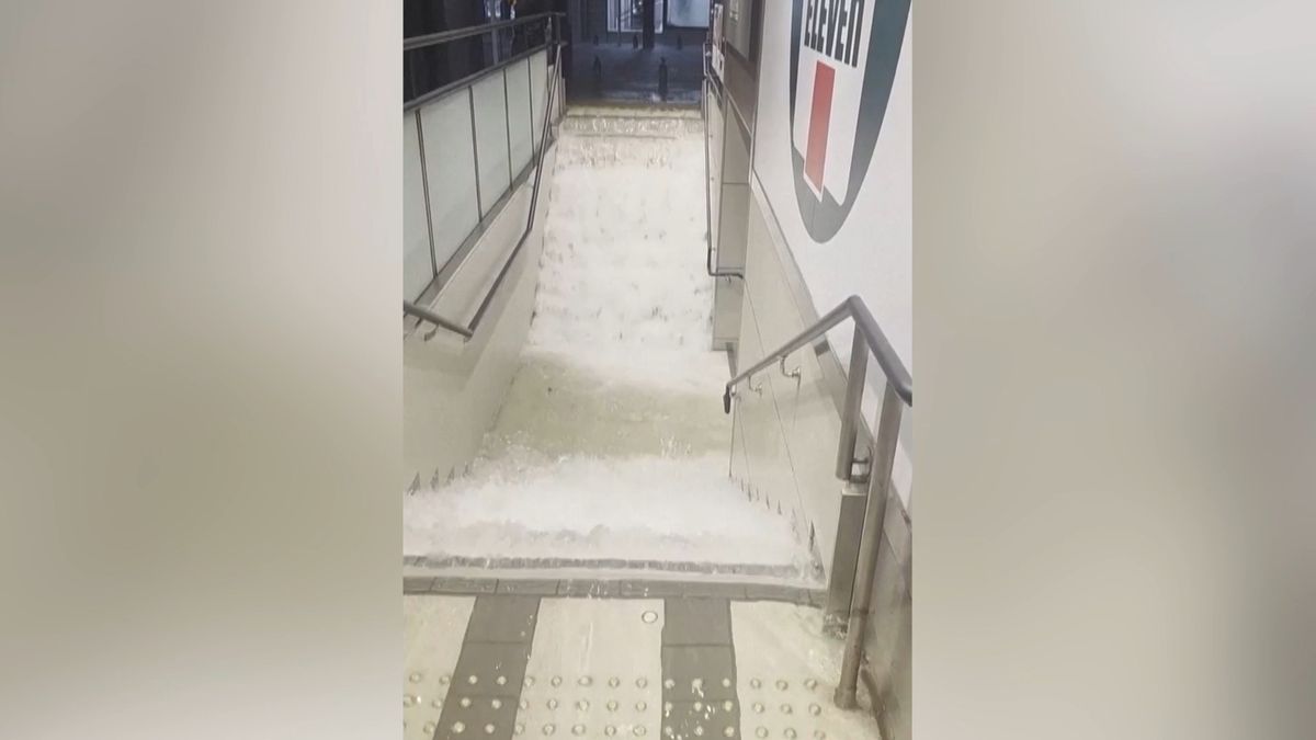 Video: Tohle je extrém i na otrlé Japonce. Měsíc deště spadl za jednu hodinu