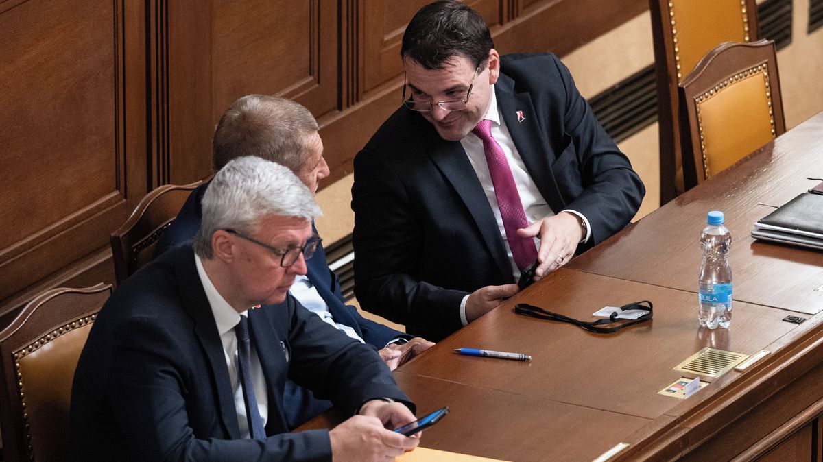 Schodek klesne o jednotky miliard, dohoda podle Macinky umožní schválit rozpočet