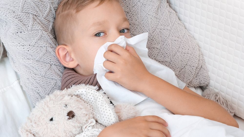 Proč je dítě ve školce pořád nemocné? Lékaři radí, jak správně léčit rýmu