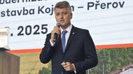 Policie obvinila exšéfa železnic, u kterého našla v trezoru 80 milionů