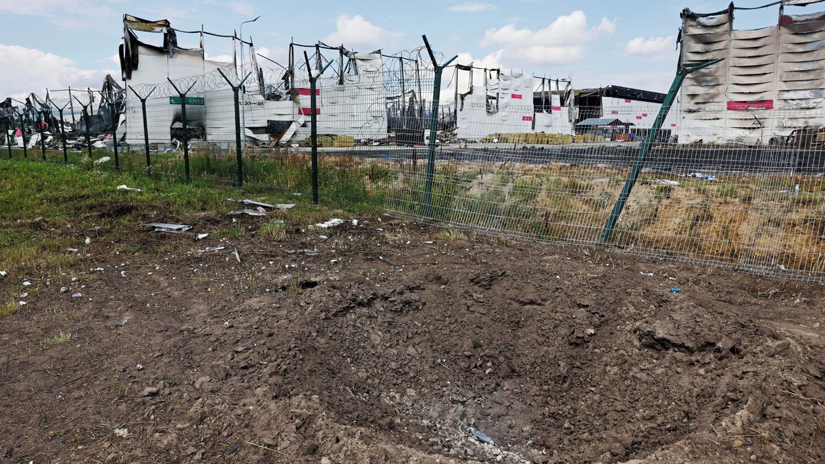 Ukrajina a Rusko pokračují ve vzájemných útocích, terčem byly sklady i lodě