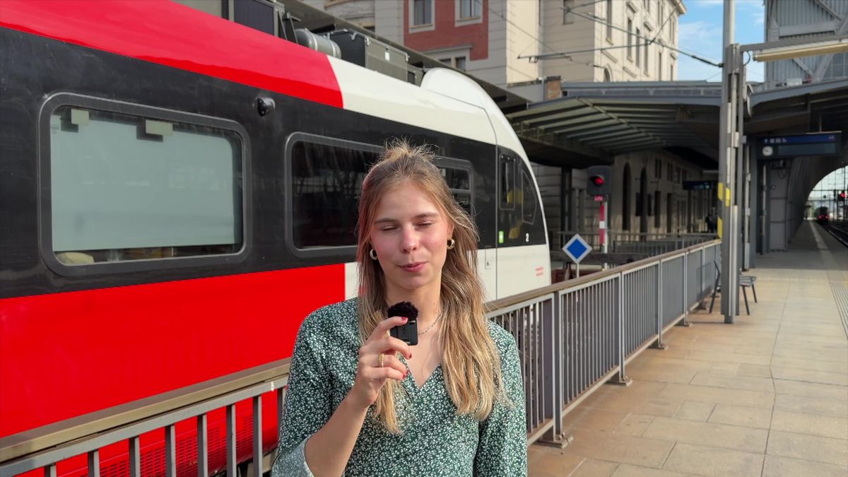 Video: 42 nových kamer na soupravu. Vlaky kolem Prahy „zbrojí“ na vandaly
