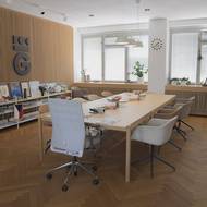 Architekt interiérů Patrik Tichý kancelář chválí pro její severský design, vzdušnost a útulnost.
