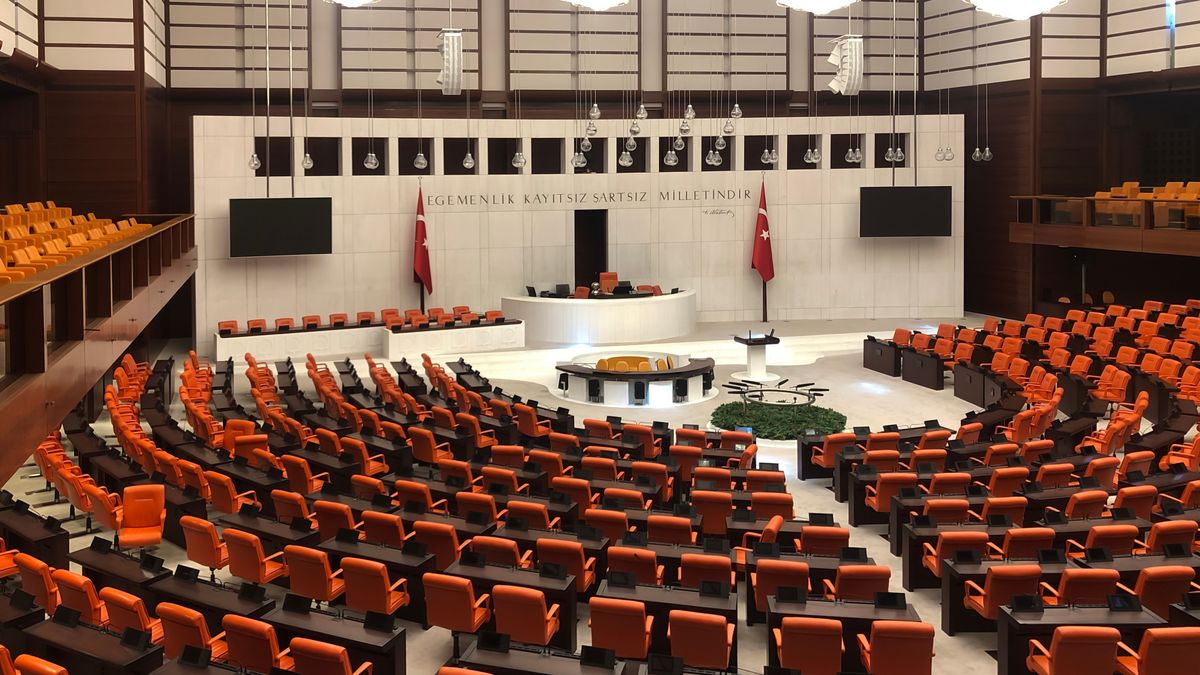 Turecký parlament schválil zákon, který by umožnil propuštění části členů PKK