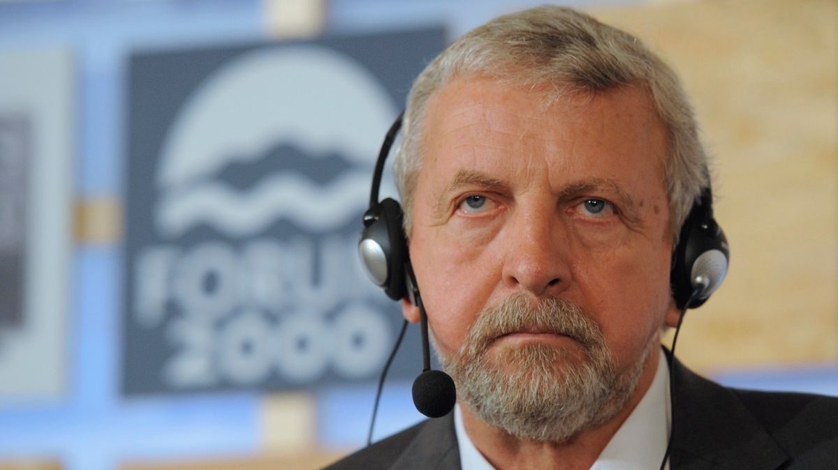 Zemřel běloruský opoziční politik Aljaksandr Milinkevič, oznámila média