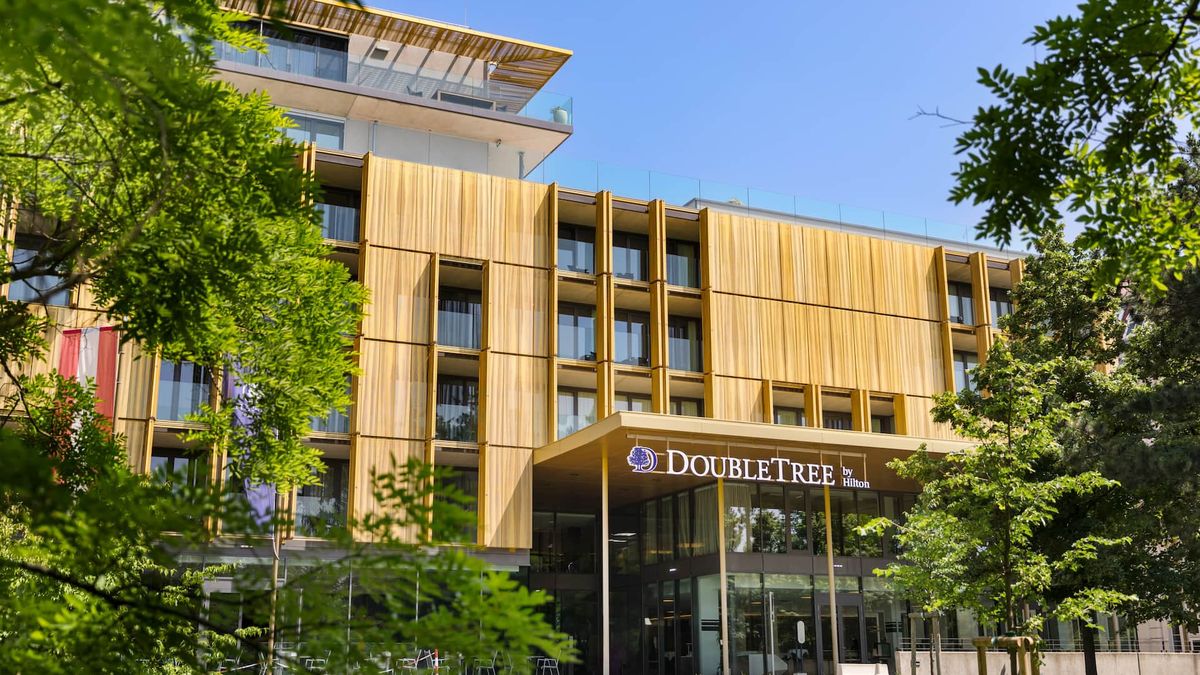Češi „gumují“název Hilton ze svého hotelu