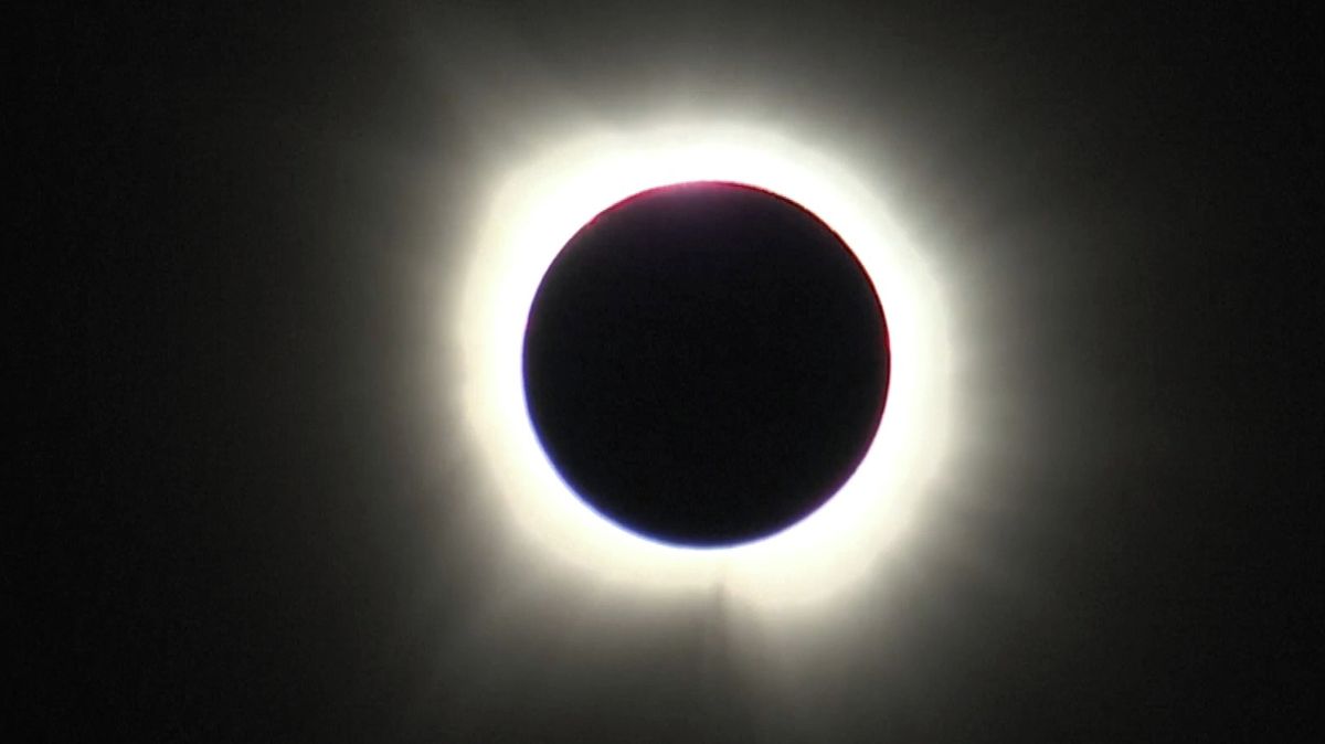 Kdy a kde pozorovat zatmění Slunce. A jak si u toho nezničit zrak