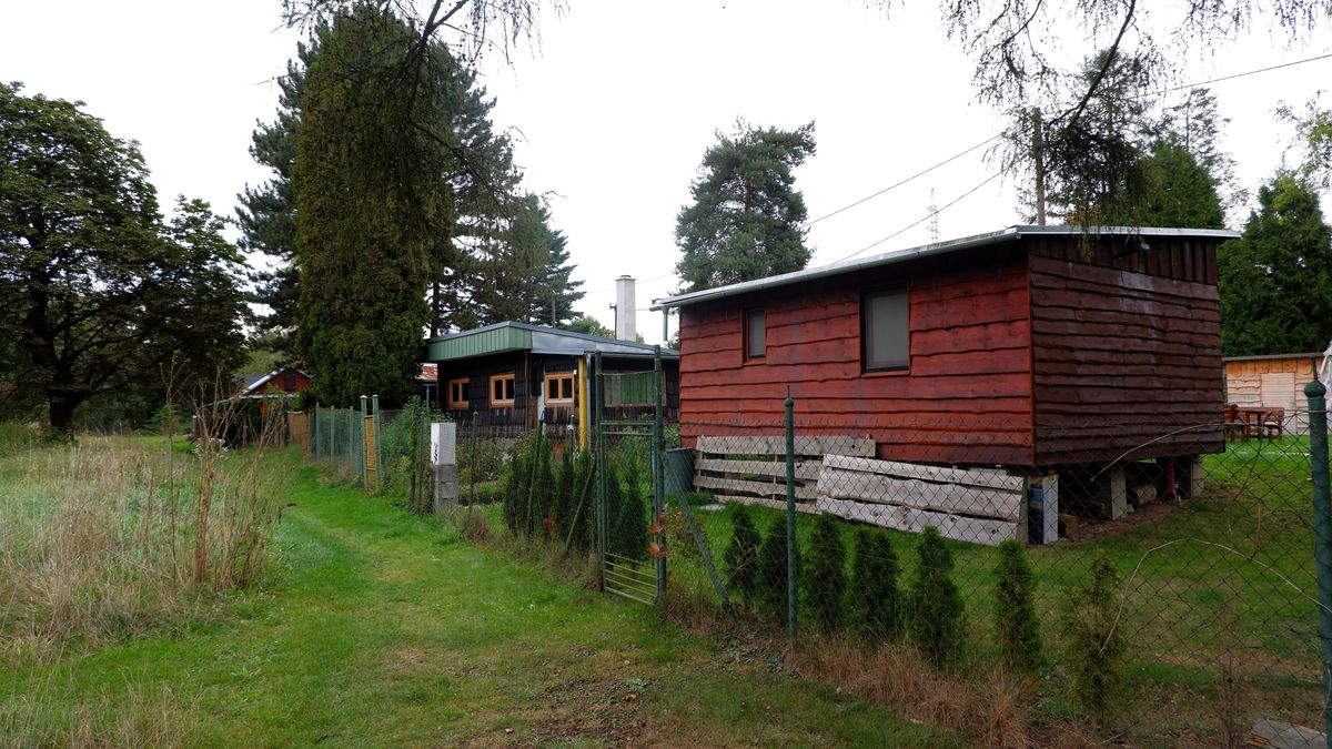 Chaty za statisíce opravili, teď musí vyklidit pozemky. Budeme se soudit, zuří