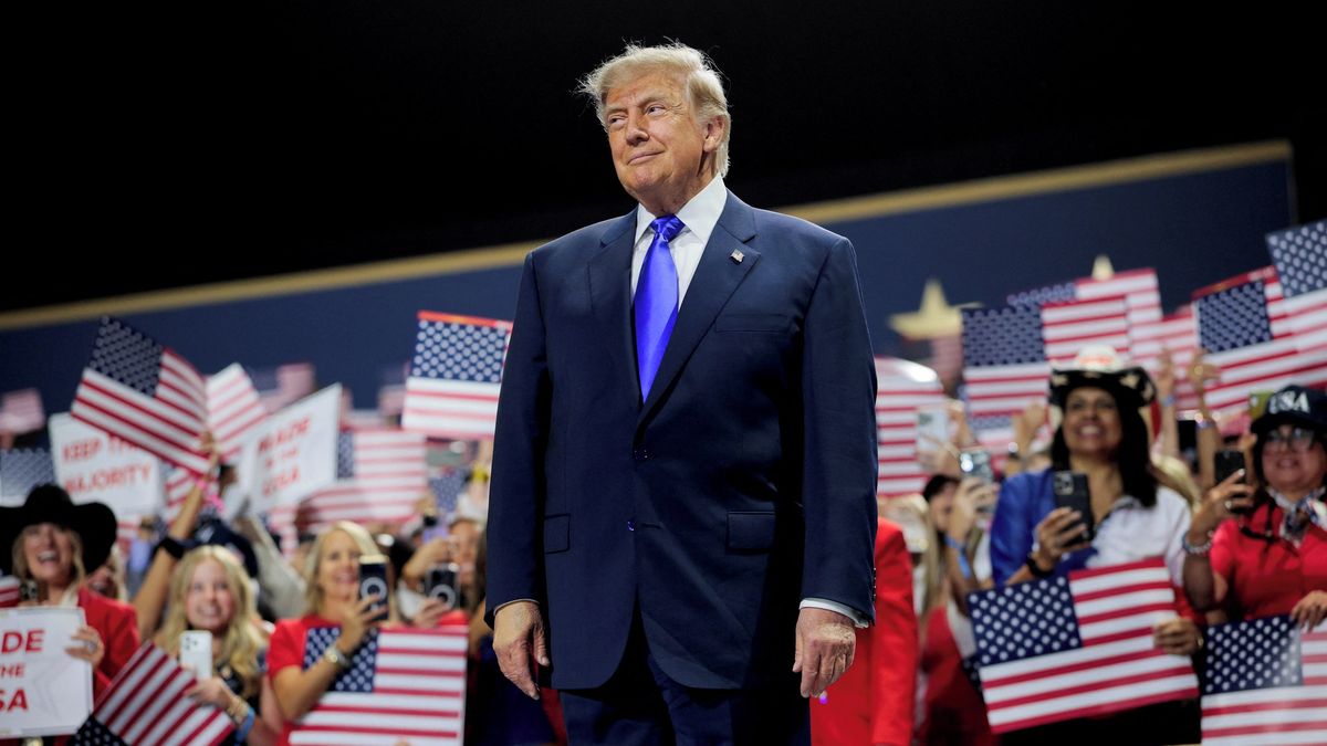 Trump slíbil každému Američanovi pět tisíc dolarů, když republikáni vyhrají volby