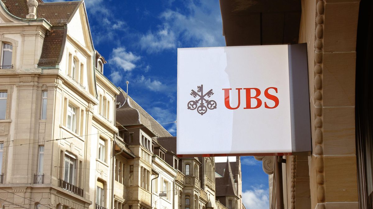 „Dva monokly a zlomený nos, to je moc.“ UBS hrozí odchodem ze Švýcarska