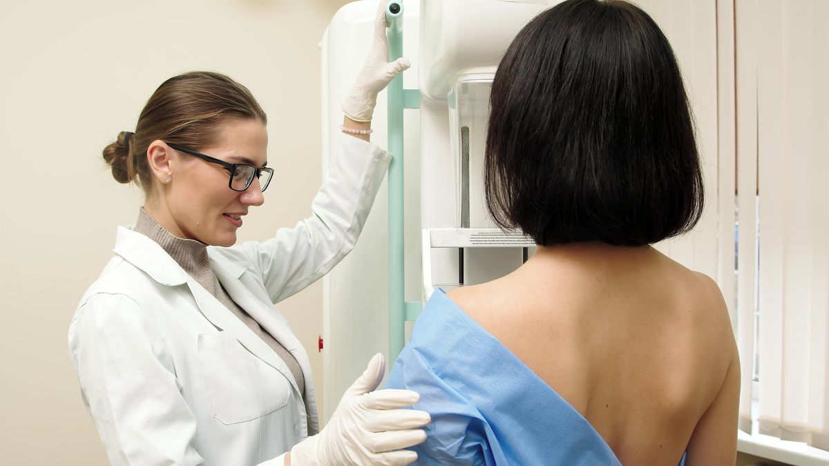 Obezita v menopauze výrazně zvyšuje riziko rakoviny prsu. Více než léky s hormony