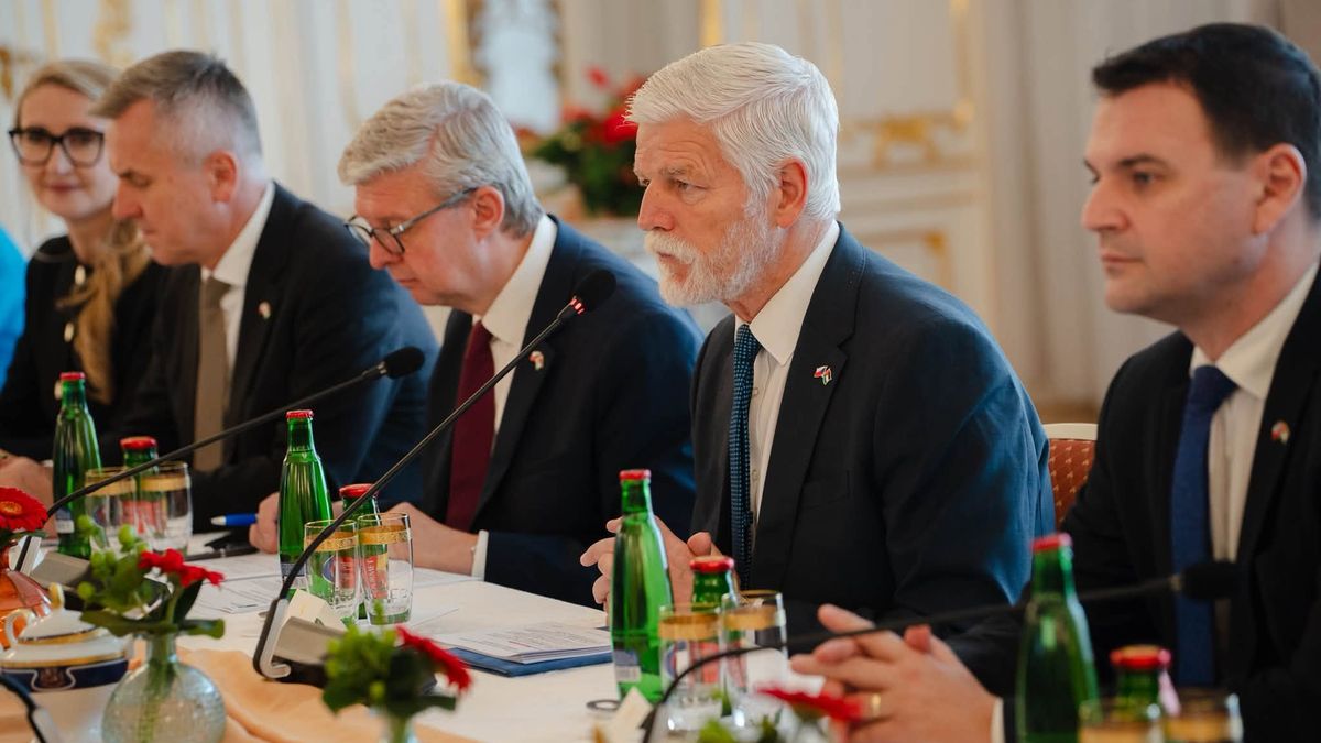Pavel: Rozdíl tří miliard nemění nic na tom, že schodek rozpočtu je velmi vysoký