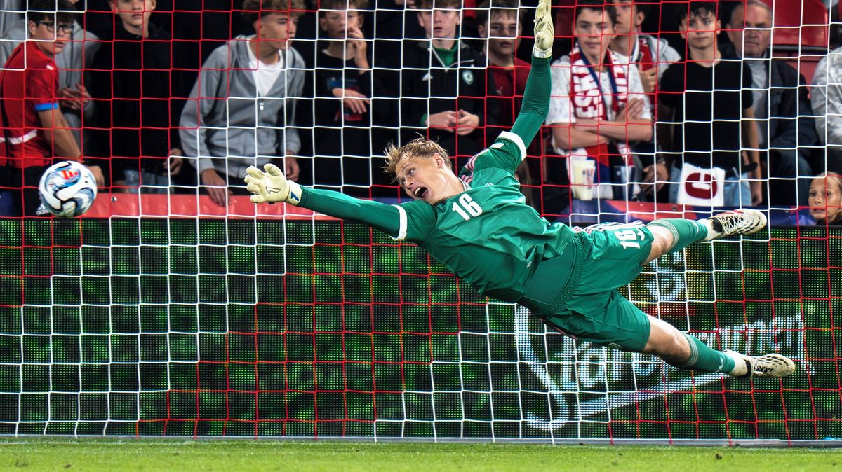 Tři machři na jedno místo. Fotbalisté musí dobře trefit jedničku do brány