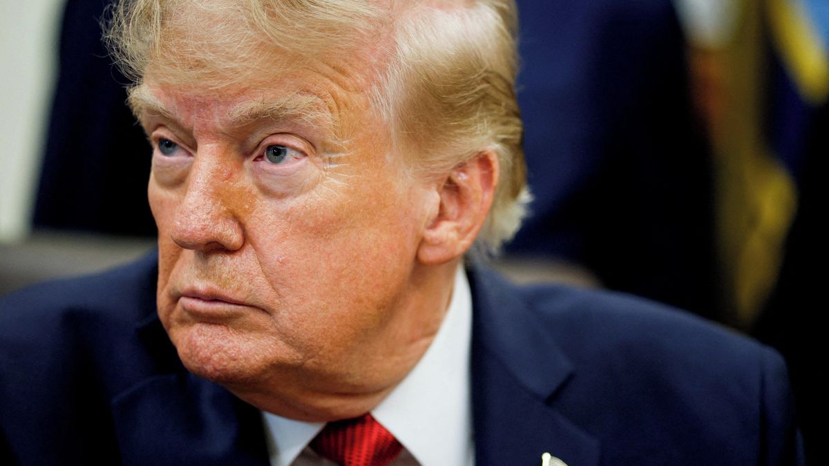 Republikánský senátor chce prověřit, jak Trump profituje z prezidentské funkce