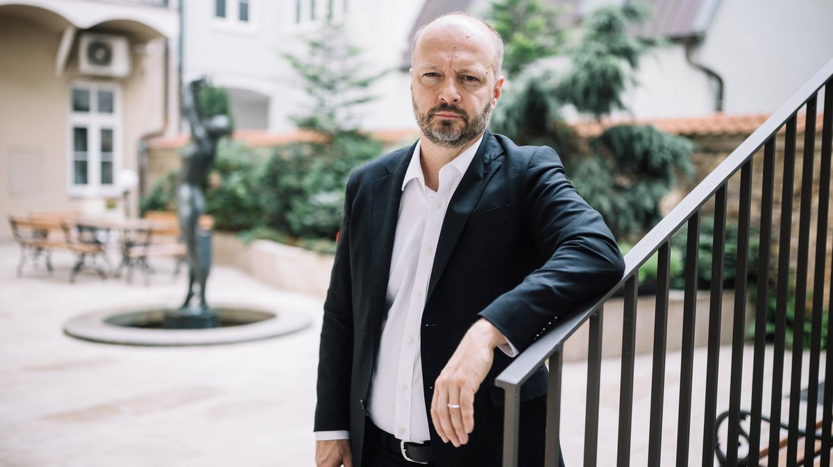 „Rybníček na magistrátu je hodně zatuchlý.“ Láska chce prorazit v Praze