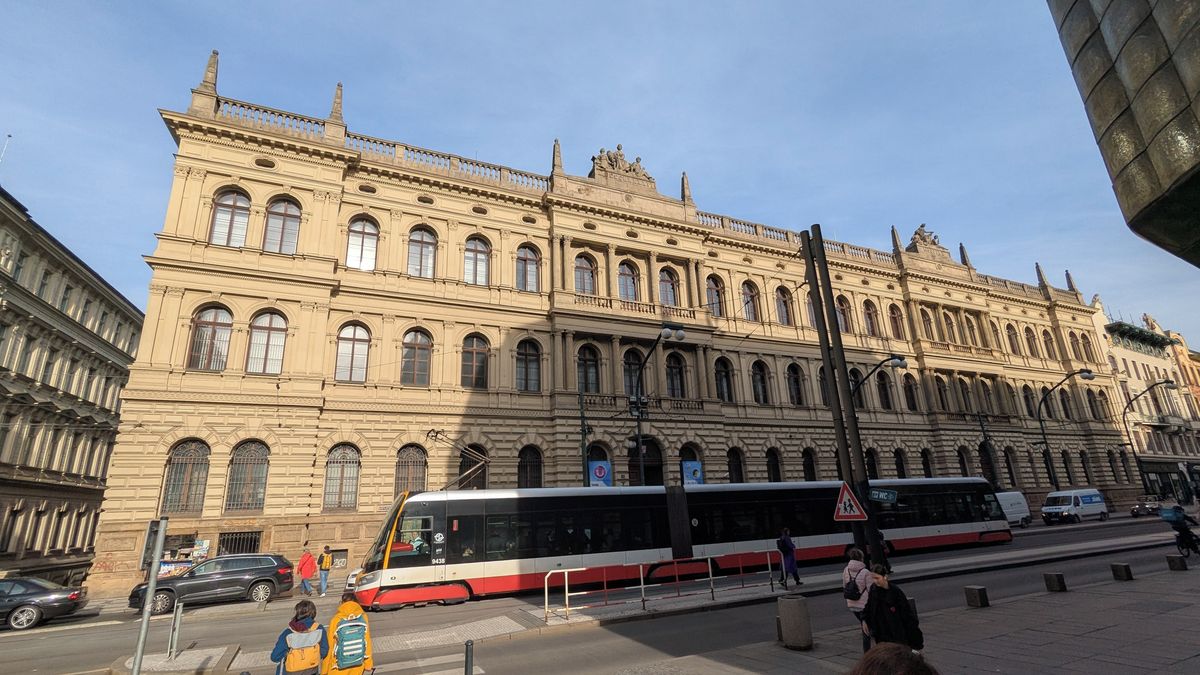 Policie zasahuje v sídle Akademie věd, sbírá důkazy
