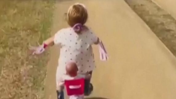 Video: Vévodkyně Meghan ukázala, jak s Harrym a dětmi žijí v Británii