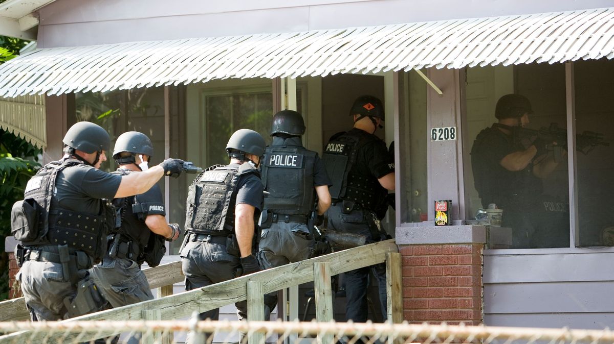 Vydírání falešným voláním policie končí i smrtí. Fenomén z USA se dostal do Evropy