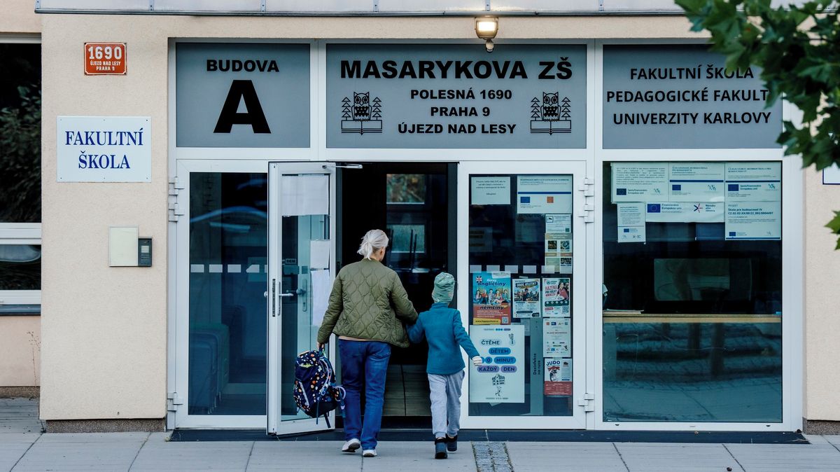 Zrovna se měnili vedoucí. Co se dělo ve školní jídelně, kde vypukla salmonelóza