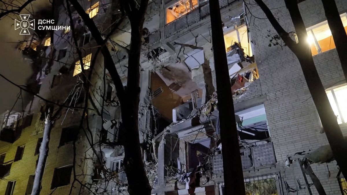 Ruská armáda svrhla čtvrttunovou bombu na školu v Sumách, uvedly úřady