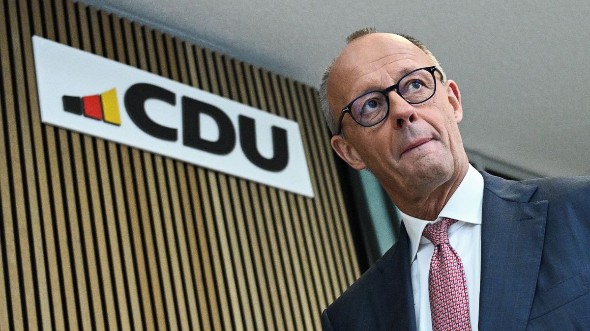 Noční schůzka bez Merze. Kancléř přijímá zodpovědnost za volební porážku