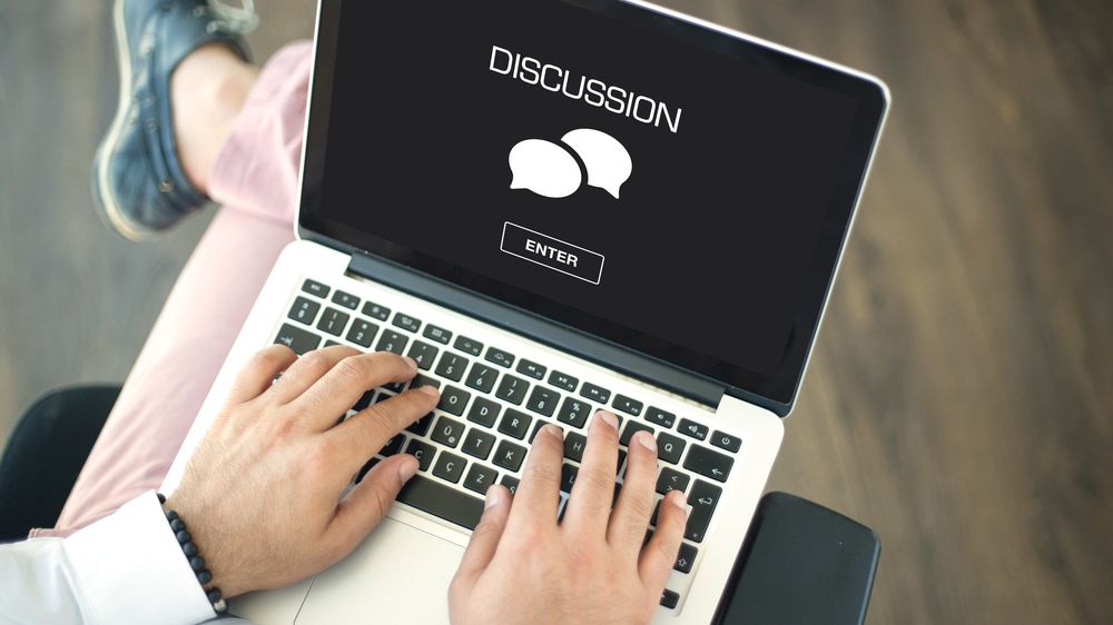 Demokracie umírá v temnotách, žurnalistika v diskuzích