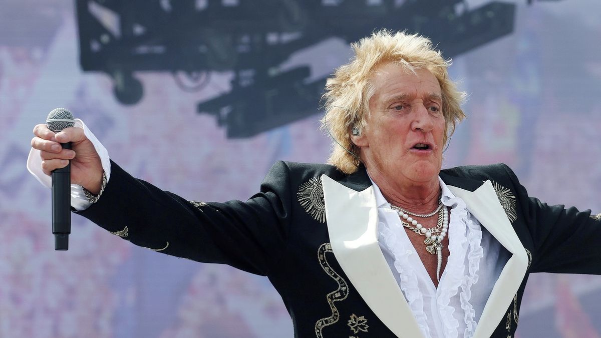 „Nastal čas se rozloučit.“ Rod Stewart zazpívá v Praze a pak ukončí kariéru