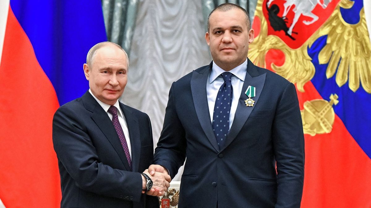 Gangster a Putinův chábr cáloval oslavy Trumpova syna. Máš problém?